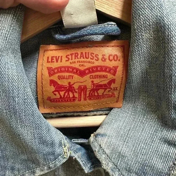 Levi’s Light Wash Denim Jacket Small - Picture 3 of 5